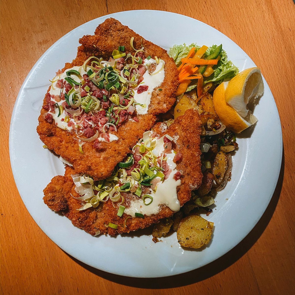 zartes Schnitzel vom Restaurant Paradies