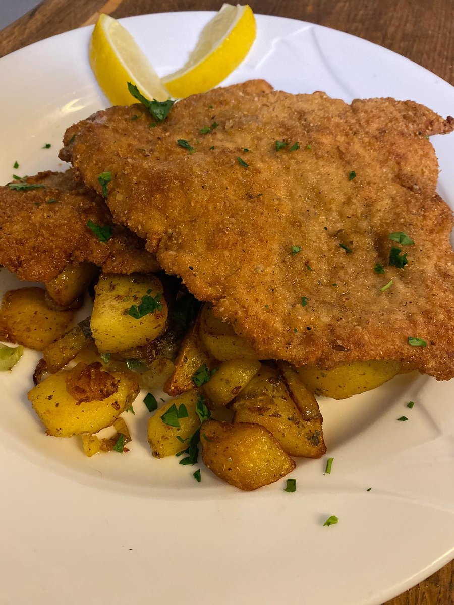 knuspriges Schnitzel vom Restaurant Paradies